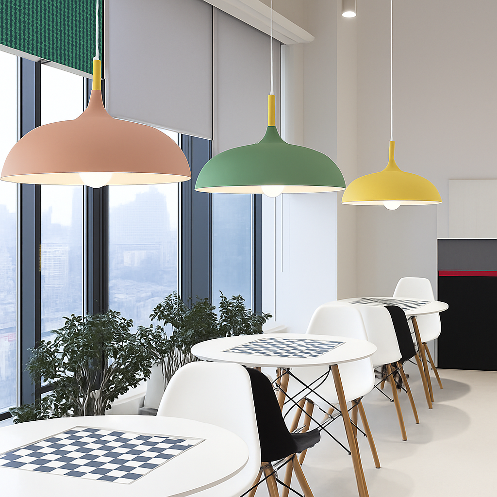 Suspension en Aluminium de Couleur et Tige en Bois